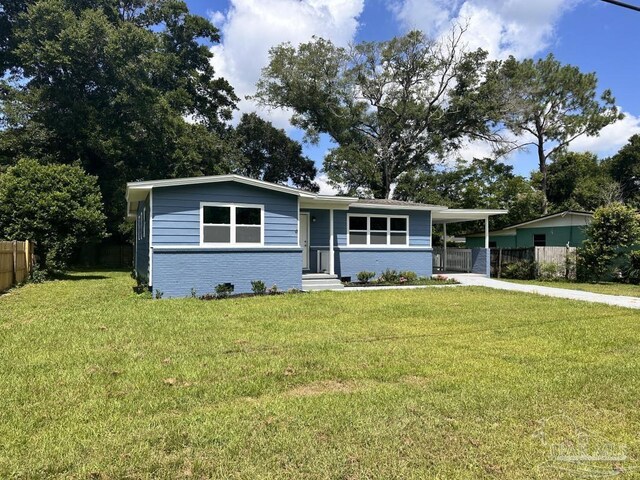 single story home with a front yard