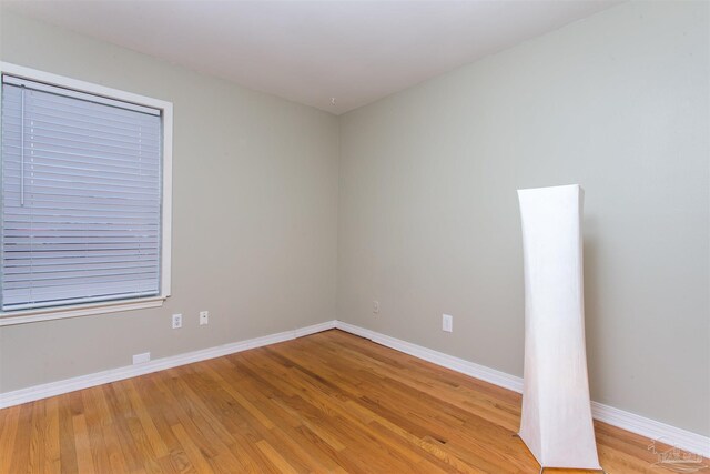 7402 Viewcrest Dr, Pensacola, FL 32504 - unfurnished room with light wood-style flooring and baseboards