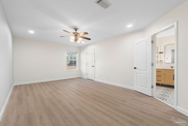 unfurnished room featuring light hardwood / wood-style floors and ceiling fan