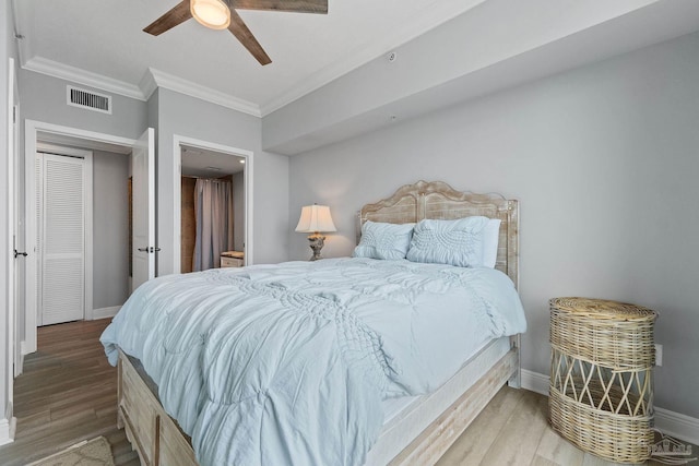 bedroom featuring ceiling fan, hardwood / wood-style floors, and crown molding