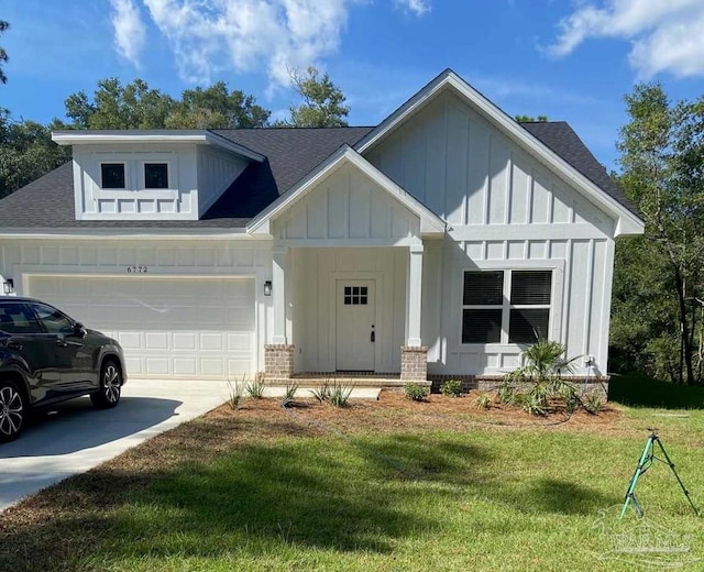 view of front of property featuring a front yard and a garage