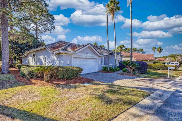 view of front of home featuring a front yard and a garage