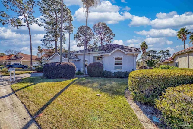 view of front of property featuring a front lawn