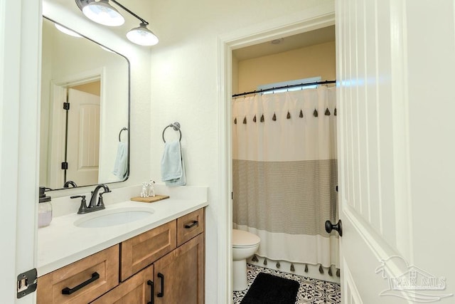 full bath with toilet, a shower with curtain, tile patterned flooring, and vanity