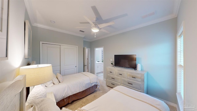 bedroom featuring light carpet, ensuite bathroom, crown molding, ceiling fan, and a closet