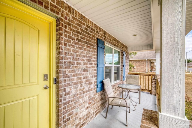 balcony featuring covered porch