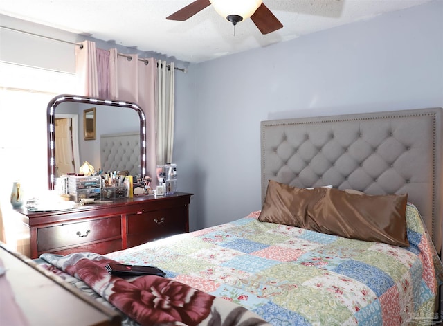 bedroom featuring ceiling fan and a textured ceiling