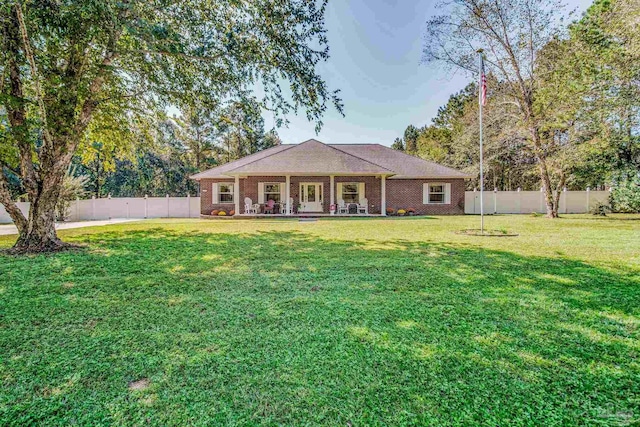 single story home featuring a front yard