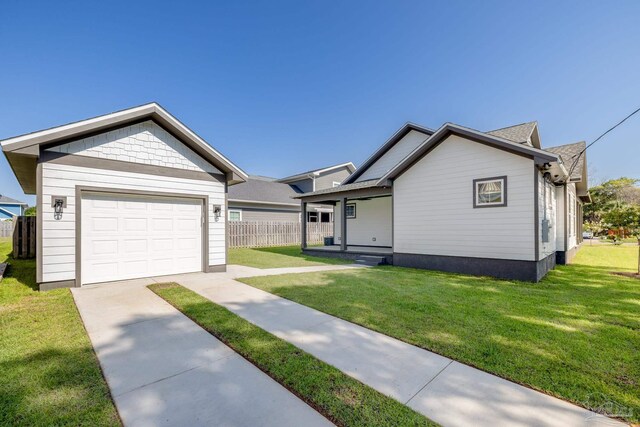 view of front of property with a front yard