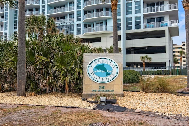 view of community / neighborhood sign