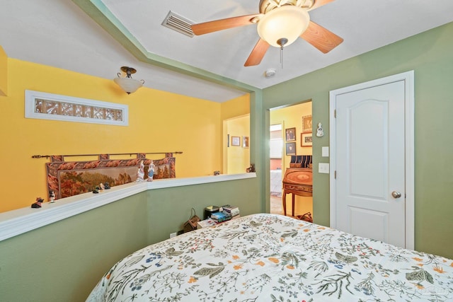 bedroom with ceiling fan