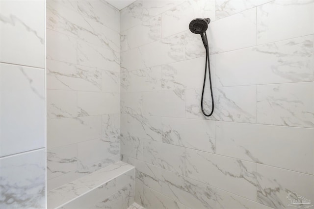 full bathroom featuring tiled shower