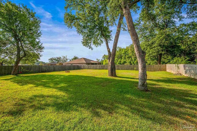 view of yard featuring a fenced backyard