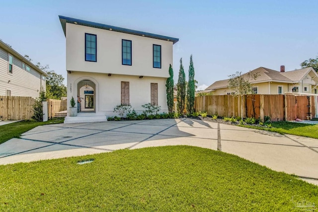 view of front of house with a front yard