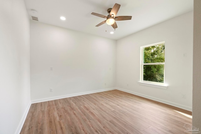 empty room featuring light wood finished floors, recessed lighting, visible vents, ceiling fan, and baseboards