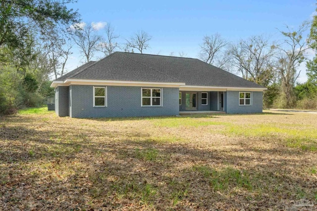 view of front of house featuring a front yard