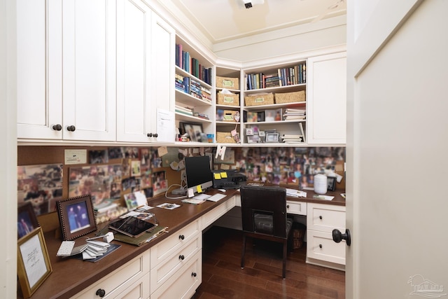 9 N Sunset Blvd, Gulf Breeze, FL 32561 - office with built in study area and dark wood finished floors