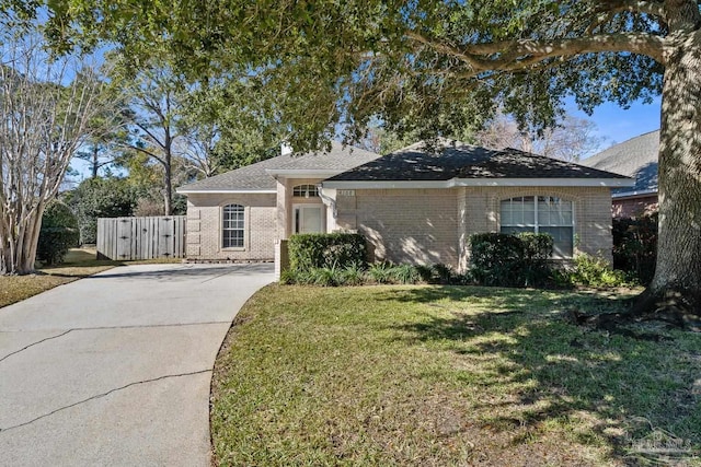 single story home featuring a front lawn