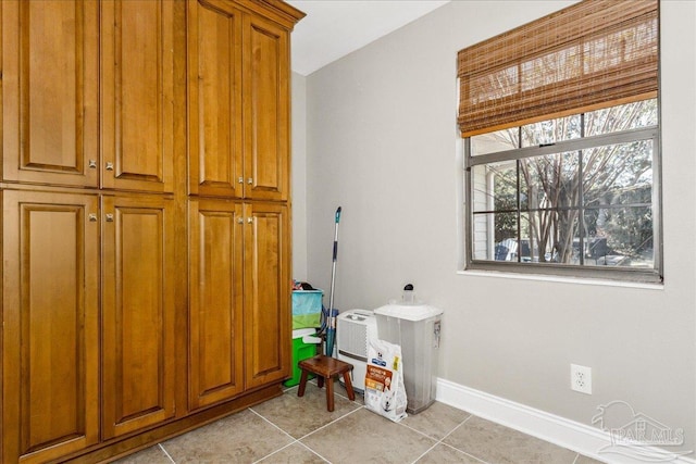 laundry area featuring light tile patterned floors