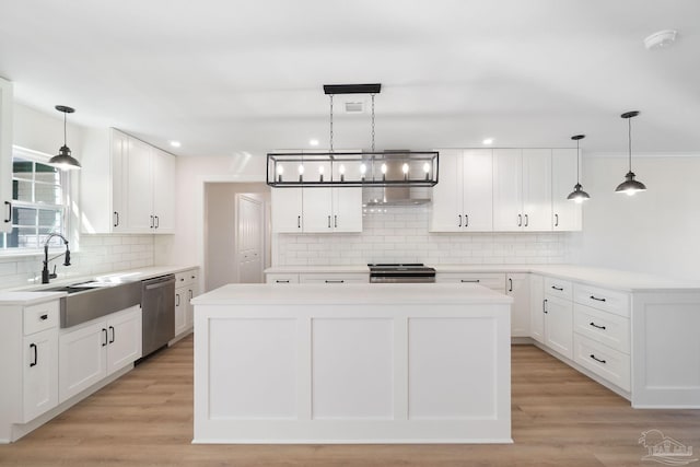 kitchen featuring white cabinetry, light wood-style floors, a kitchen island, and stainless steel appliances