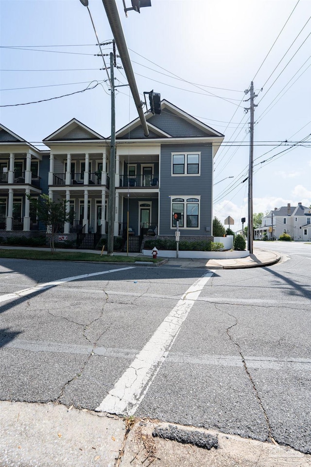 800 N Baylen St, Pensacola, FL 32501 - view of front of home with a porch and a balcony