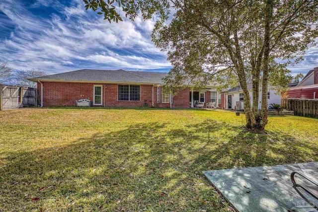 view of front of property with a front yard