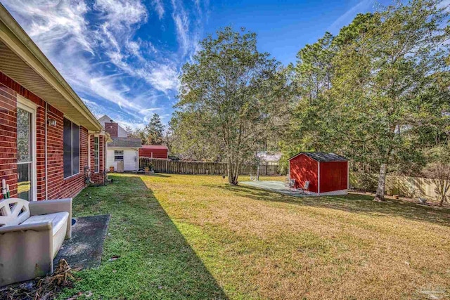 view of yard featuring a storage unit