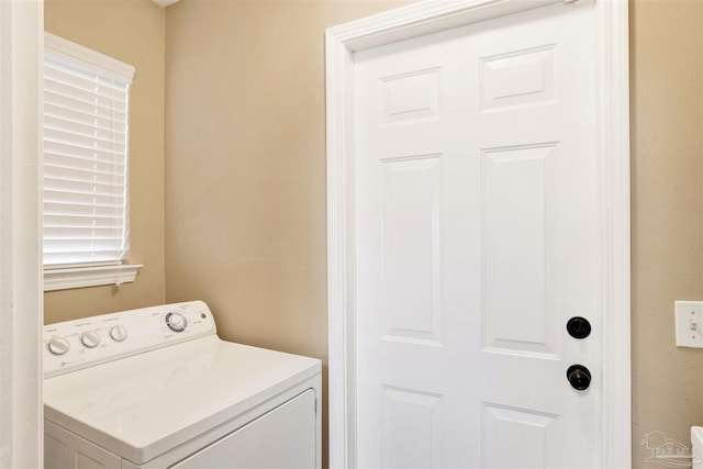 laundry room with washer / clothes dryer