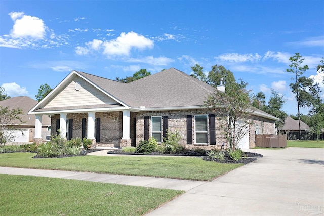 view of front facade featuring a front yard