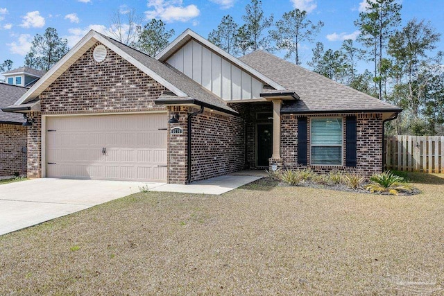 craftsman house featuring a front lawn and a garage