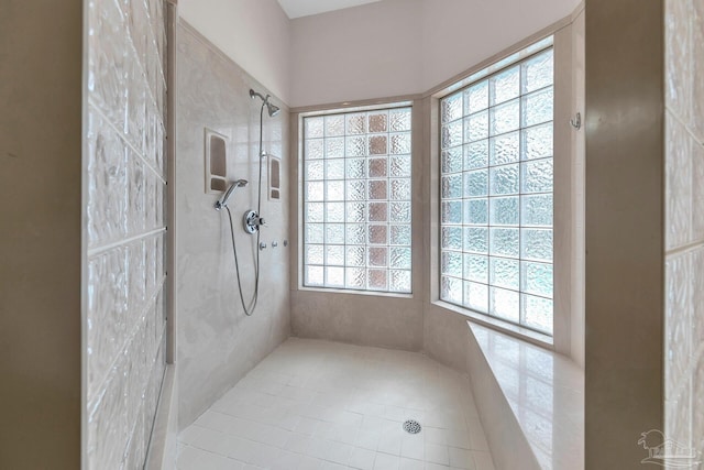 bathroom featuring a tile shower