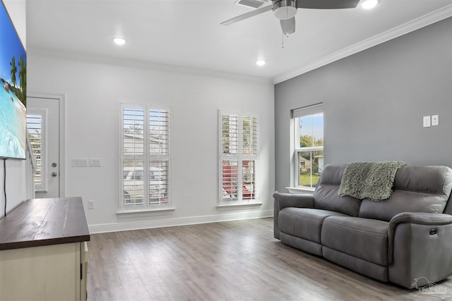 living room with ceiling fan, recessed lighting, wood finished floors, baseboards, and ornamental molding