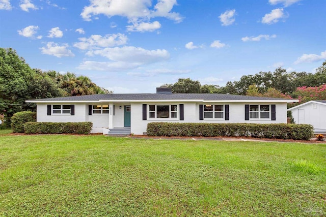 ranch-style house featuring a front lawn