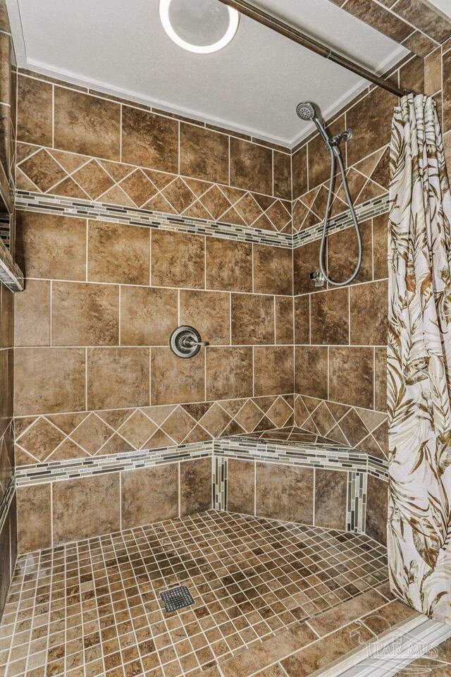 4662 Oakland Dr, Pensacola, FL 32526 - full bathroom featuring tiled shower