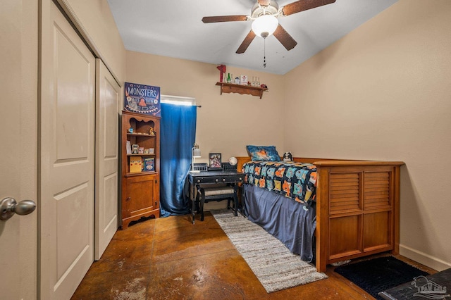 bedroom featuring a ceiling fan, concrete floors, and a closet
