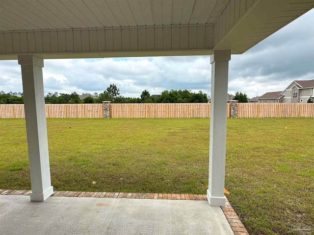 view of yard featuring a patio area