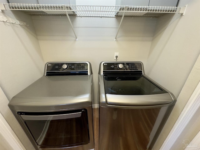 8037 Nalo Creek Loop, Pensacola, FL 32514 - laundry area featuring independent washer and dryer