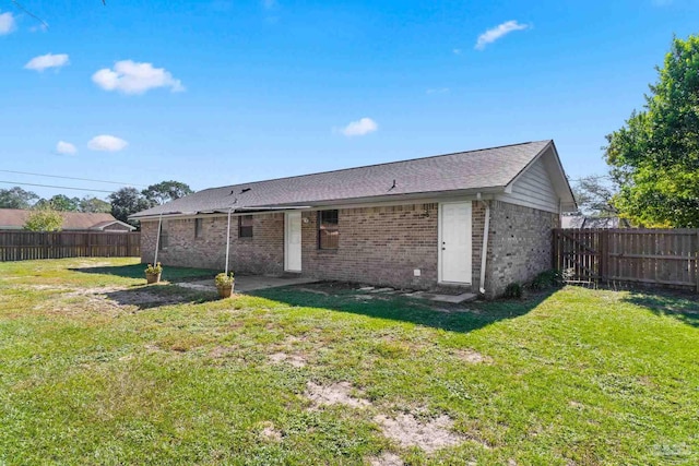 back of house featuring a yard