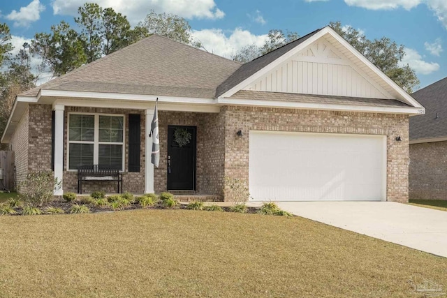 craftsman house featuring a front lawn and a garage