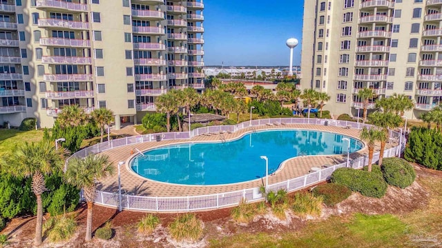 view of swimming pool