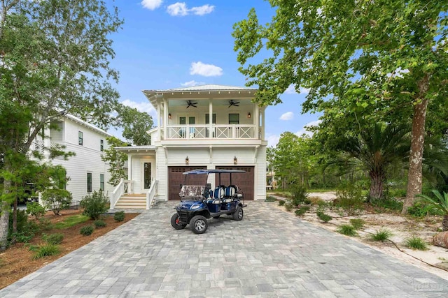 view of front facade featuring ceiling fan, a garage, and a balcony