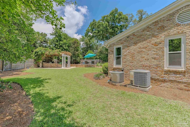 334 Andrew Jackson Trl, Gulf Breeze, FL 32561 - view of yard featuring central air condition unit
