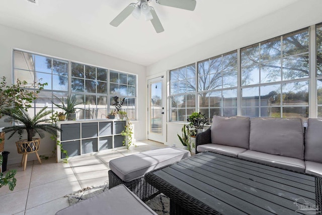 sunroom with ceiling fan