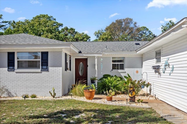 view of front facade with a front yard