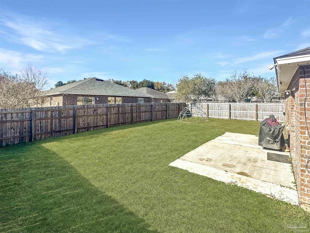 view of yard featuring a patio area