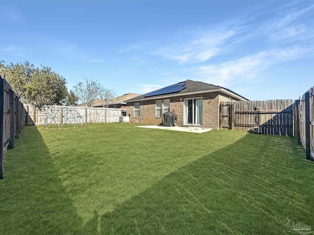 view of yard featuring a patio