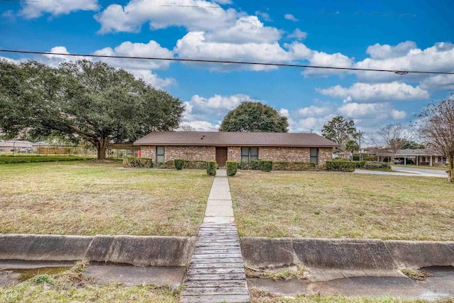 view of front of house featuring a front yard