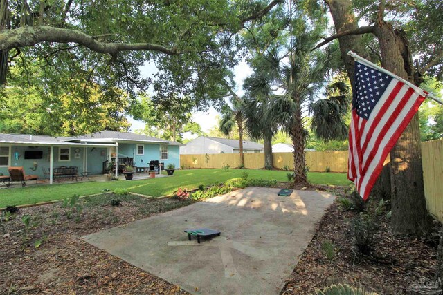 view of yard with a patio