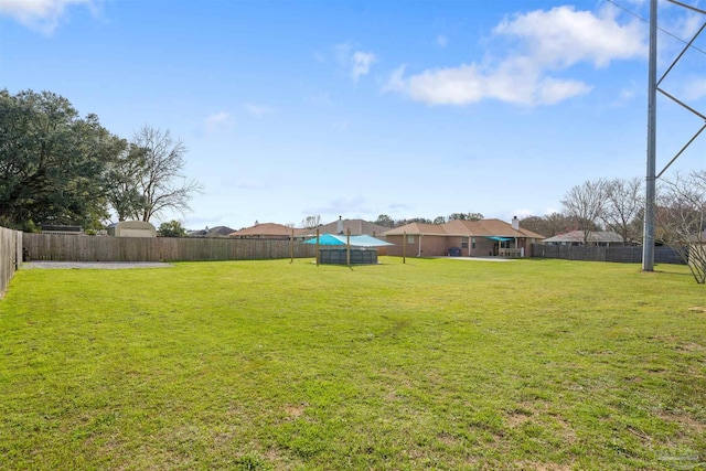 view of yard with a swimming pool