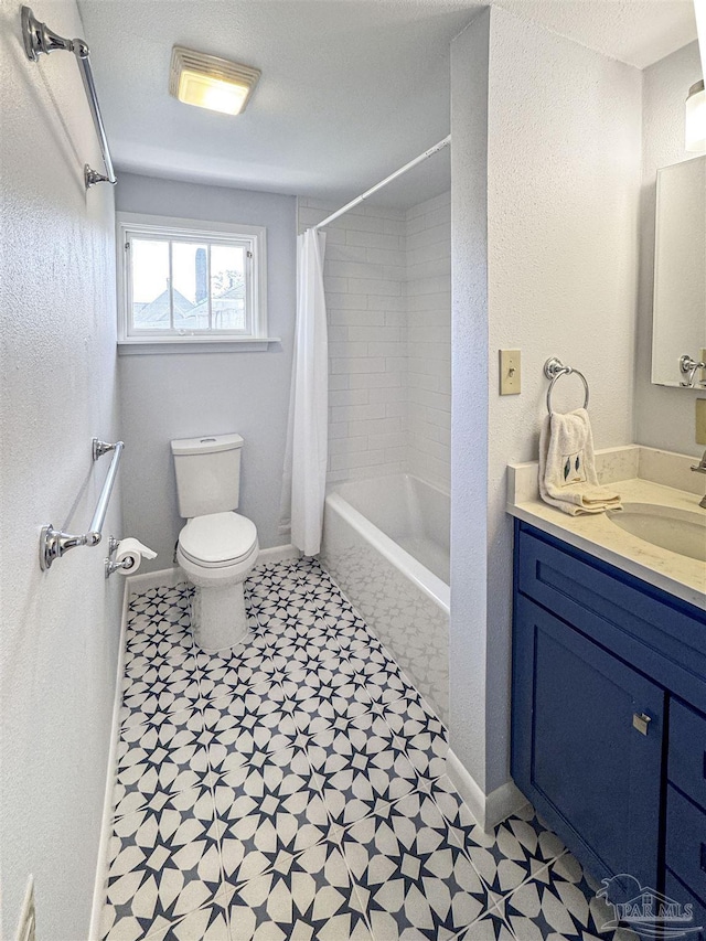 full bathroom with toilet, shower / bath combo, baseboards, and vanity